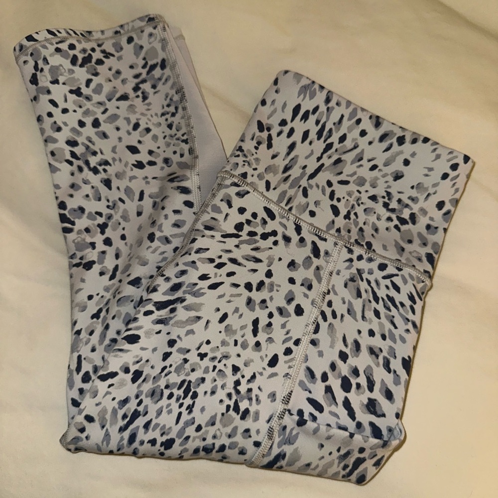 Athleta Leggings 18” Inseam Pockets White Blue Size Small